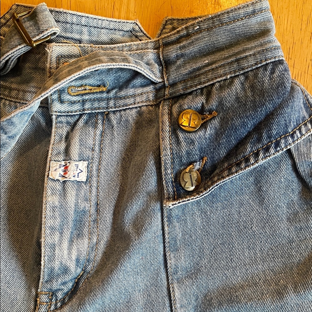 Stylish Blue High Waist Riveted Detailed Deep Side Quilt Stitched Pocket Jeans